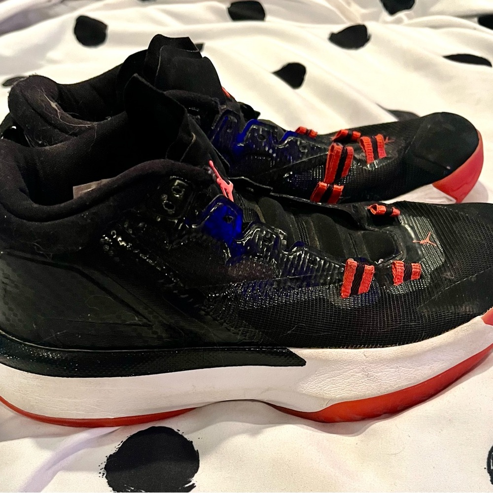 Jordan Zion Bloodline Sneakers Black and Red 6.5Y Basketball Athletic shoes